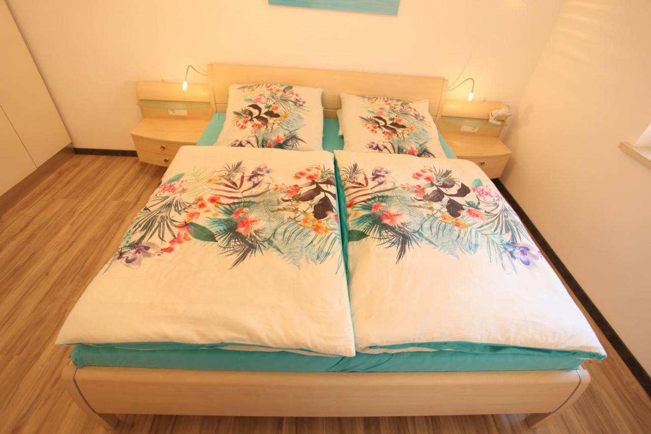 B&B'S Im Aischgrund Adelsdorf Екстер'єр фото